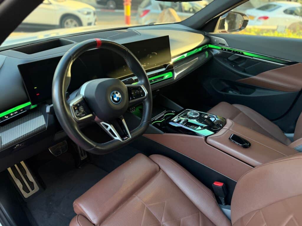 BMW i5 M60