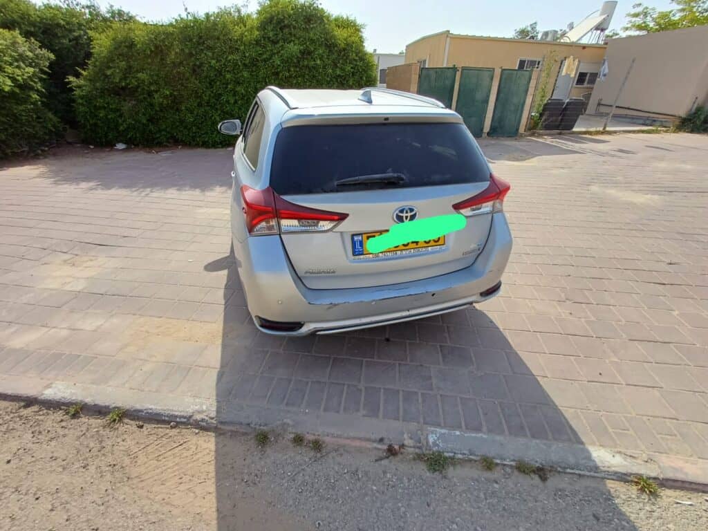 טויוטה אוריס סטיישן היברידי