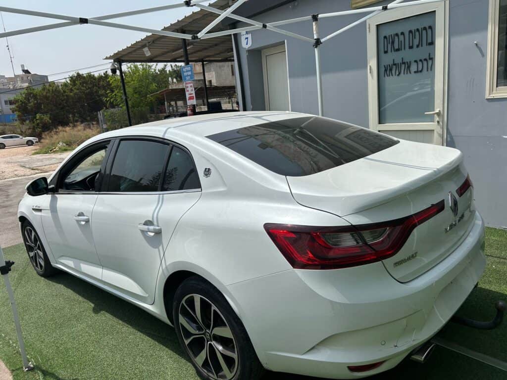 רנו גרנד קופה עם וו גרירה