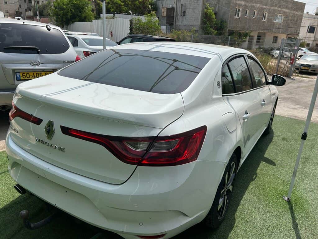 רנו גרנד קופה עם וו גרירה
