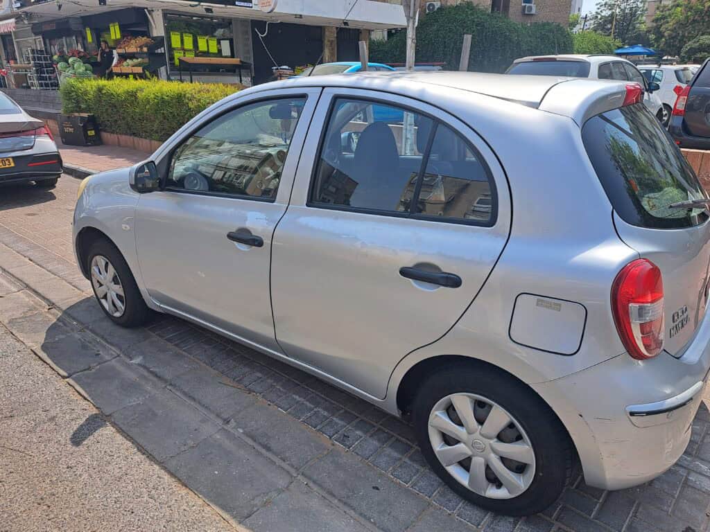 *למכירה מחולון ניסאן מיקרה 2013/130 אלף קמ