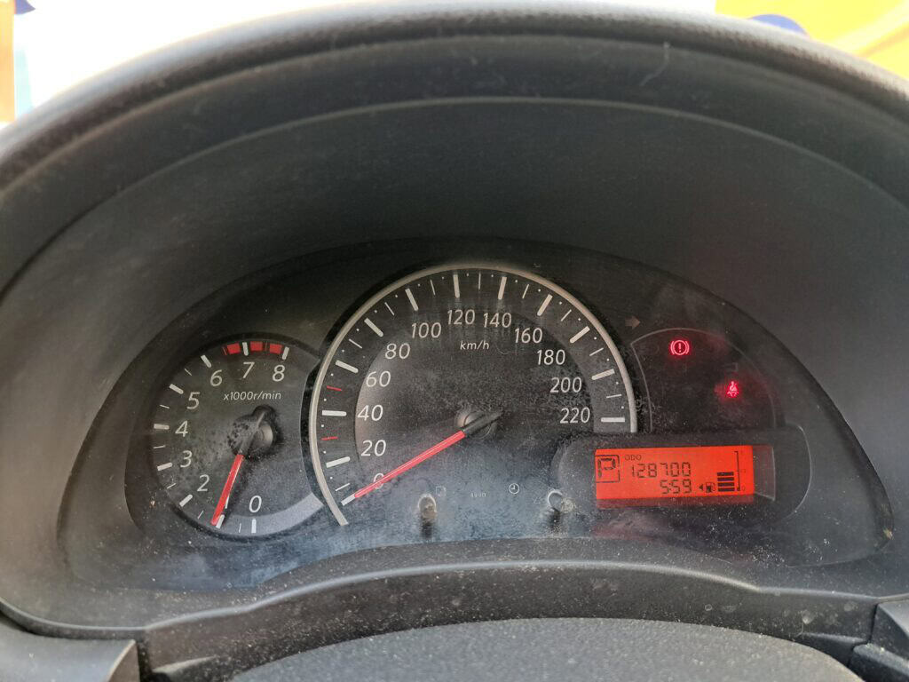 *למכירה מחולון ניסאן מיקרה 2013/130 אלף קמ