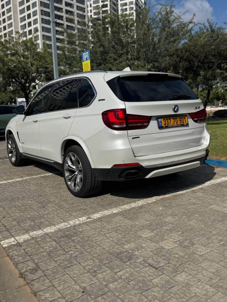למכירה – BMW X5 40e xDrive Exclusive