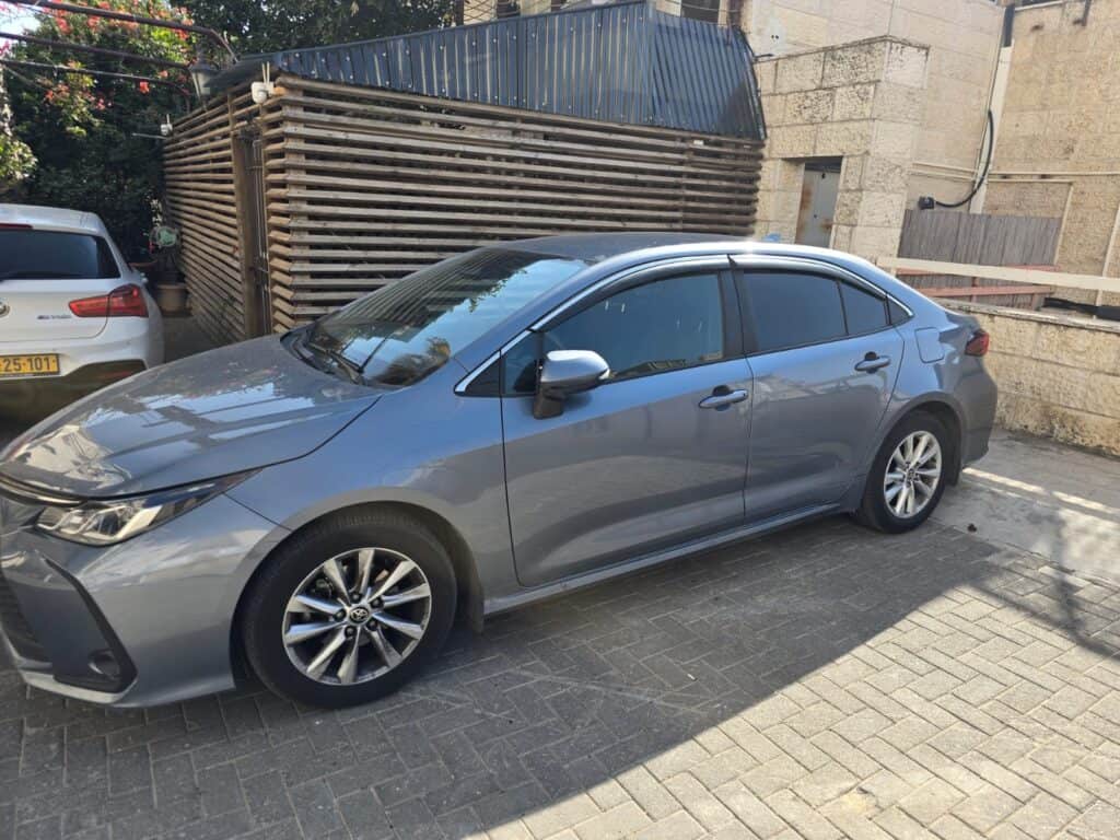 טויוטה קורולה Sense היברידית אוט׳ 1.8